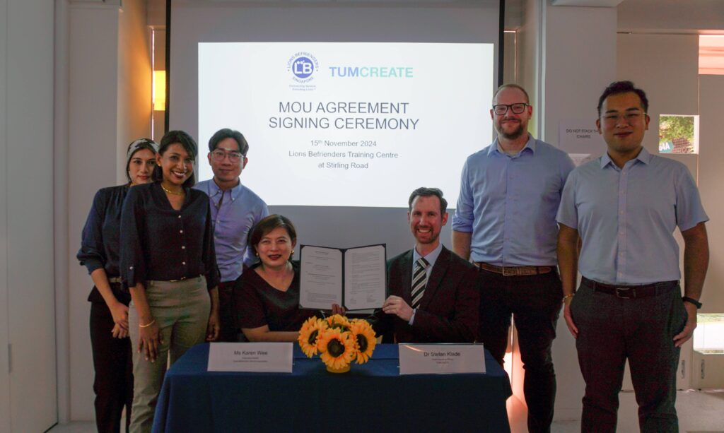TUMCREATE LightSPAN and Lions Befrienders Sign MoU 241115(2)